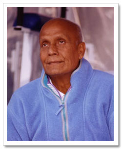 Sri Chinmoy meditating Sri Chinmoy meditating