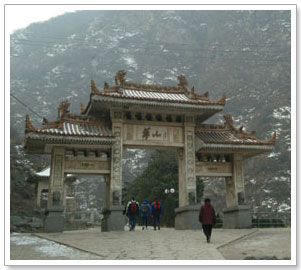 Gateway to mountain temples